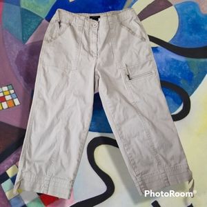 Westbound Tan Mid Rise Cargo Capri Pants. Women's 6